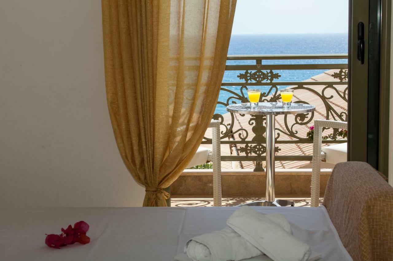 Siarbas Hotel Paralia Vrachou Eksteriør billede